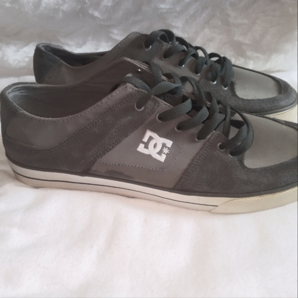 DC Gray Sneakers with Skate Style